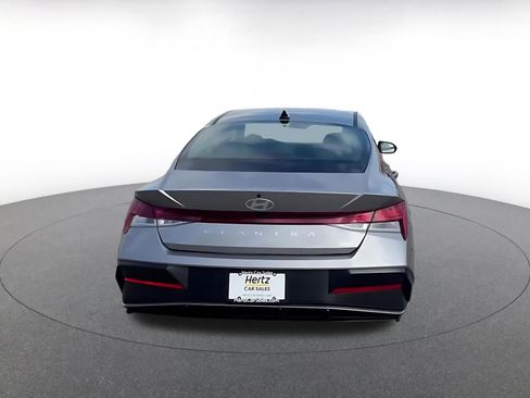 Used 2025 Hyundai Elantra Limited image 12