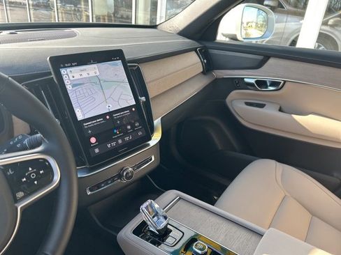 Used 2025 Volvo XC90 B5 Plus image 19