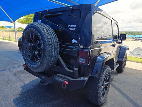 Used 2017 Jeep Wrangler Sahara AWD/4WD image 4