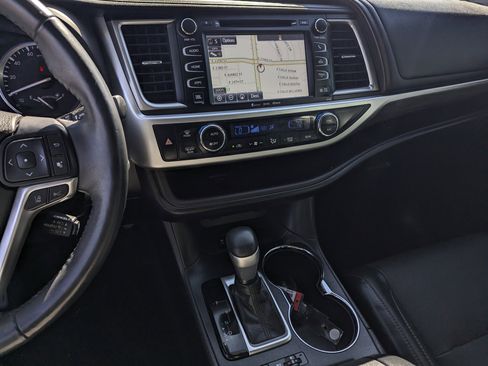 Used 2018 Toyota Highlander Limited Platinum image 11