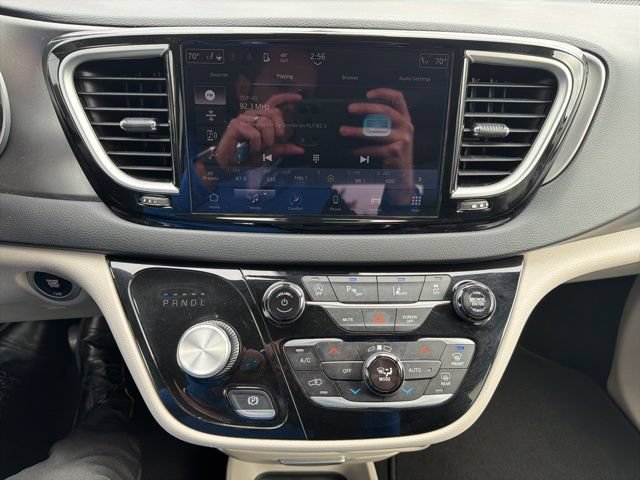 Used 2023 Chrysler Pacifica Touring-L FWD image 28
