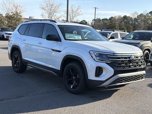 New 2026 Volkswagen Atlas Peak Edition image 7