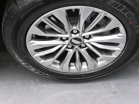 Used 2025 Cadillac XT4 Premium Luxury image 30