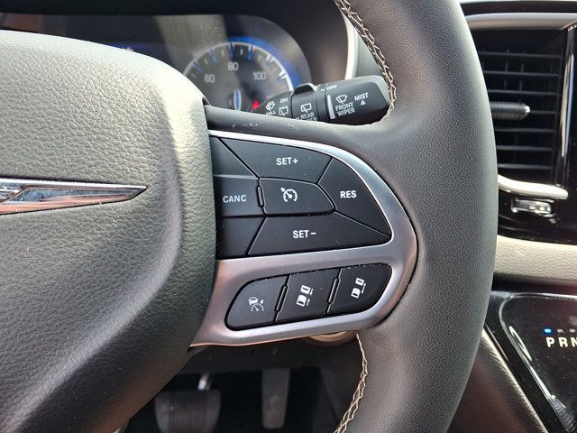 Used 2025 Chrysler Pacifica Select FWD image 23