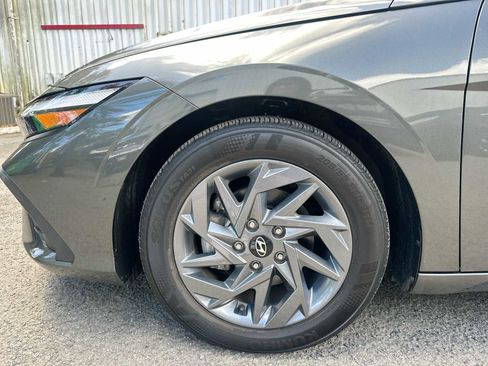 Used 2024 Hyundai Elantra SEL image 18