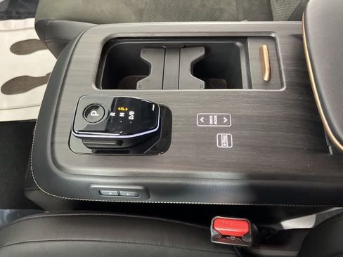 Used 2024 Nissan Ariya AWD image 31