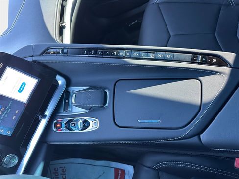 Used 2025 Chevrolet Corvette Stingray Coupe image 11