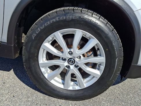 Used 2018 Nissan Rogue SV image 8