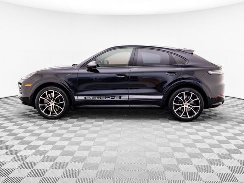 Used 2022 Porsche Cayenne Turbo AWD/4WD image 2