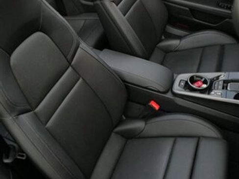 Used 2024 Porsche 911 Carrera w/ Premium Package RWD image 30