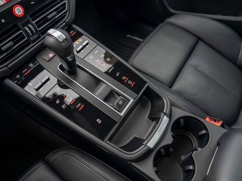 Certified 2025 Porsche Macan image 21