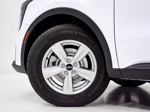 Certified 2024 Kia Sorento LX image 27