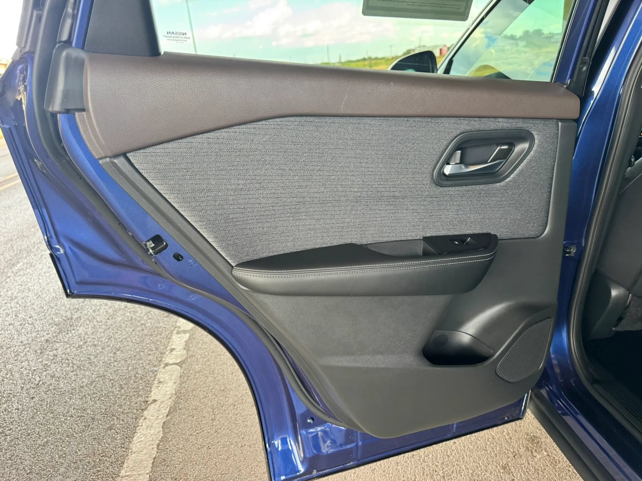 Used 2023 Nissan Rogue SV FWD image 17