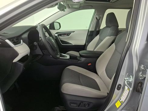 Used 2025 Toyota RAV4 XLE FWD image 17