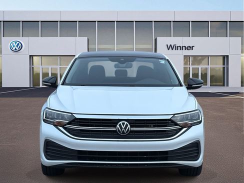 Used 2024 Volkswagen Jetta SE w/ Panoramic Sunroof Package image 8