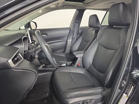 Used 2024 Toyota Corolla Cross XLE w/ Convenience Package AWD/4WD image 22