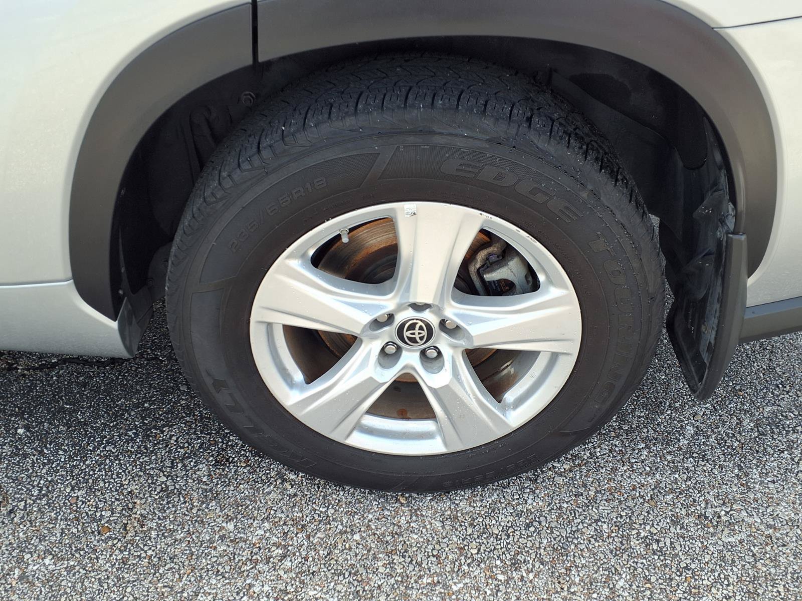 Used 2022 Toyota Highlander LE AWD/4WD image 25