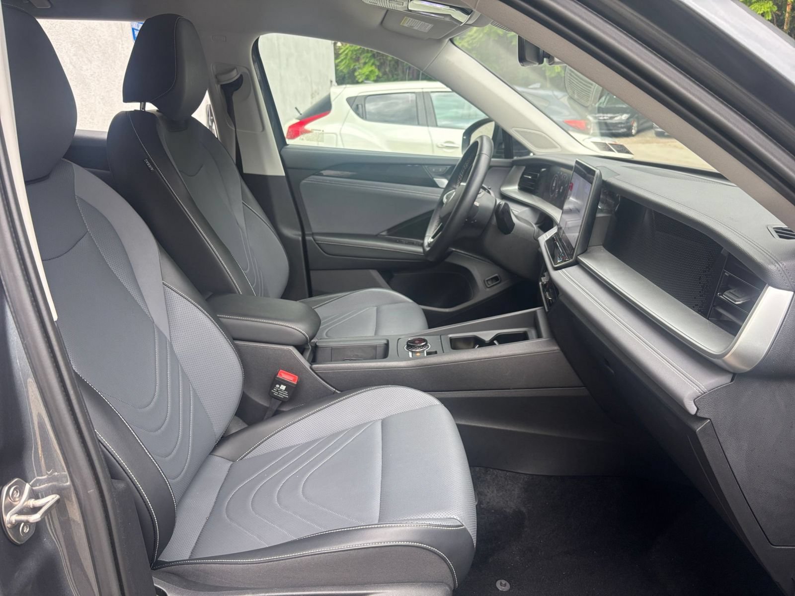 Used 2026 Volkswagen Tiguan SE FWD image 28