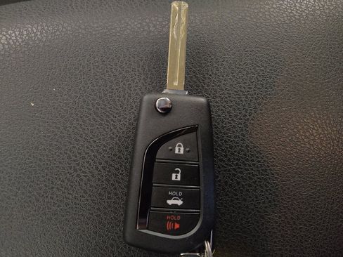 Used 2021 Toyota Camry SE image 32