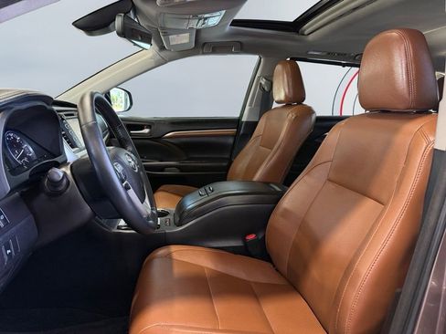 Used 2017 Toyota Highlander Limited FWD image 19