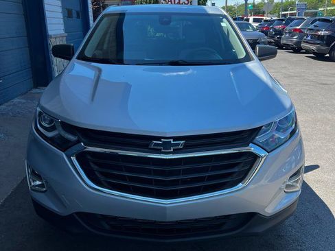 Used 2021 Chevrolet Equinox LS w/ LS Convenience Package FWD image 3