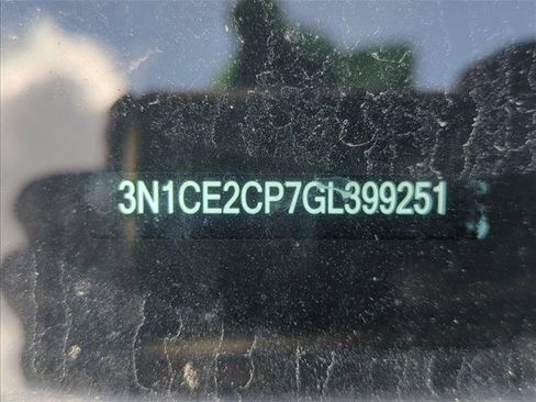 Used 2016 Nissan Versa Note SV FWD image 2