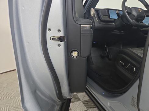 Used 2025 Rivian R1S Adventure Dual AWD/4WD image 32