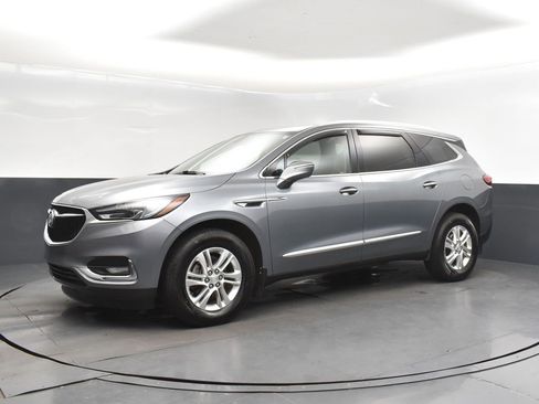 Used 2018 Buick Enclave Essence image 3