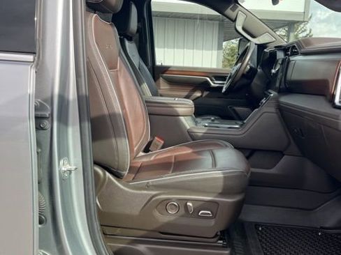 Used 2025 GMC Sierra 3500 Denali AWD/4WD image 30