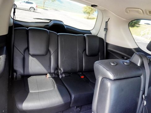 Used 2011 INFINITI QX56 4WD w/ Deluxe Touring Pkg image 22