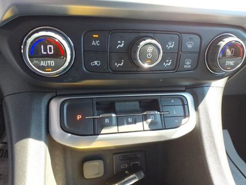 Used 2023 GMC Acadia SLT w/ Elevation Edition image 28