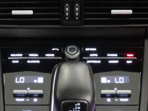 Certified 2023 Porsche Cayenne Coupe AWD/4WD image 26