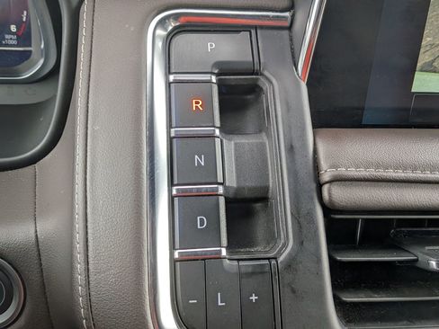 Used 2024 Chevrolet Tahoe LT image 31