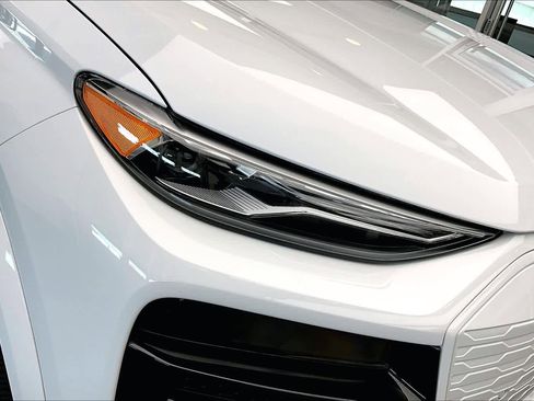 Used 2025 Audi Q6 e-tron Premium w/ Convenience Package image 26