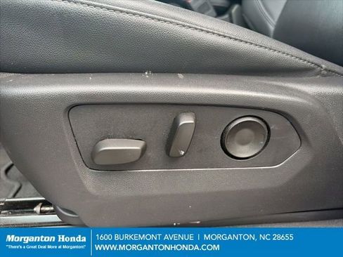 Used 2025 GMC Sierra 1500 SLT AWD/4WD image 17