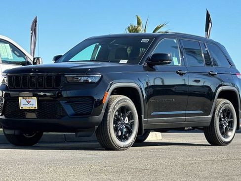 New 2025 Jeep Grand Cherokee Altitude RWD image 11