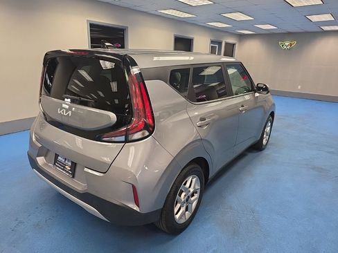 Used 2023 Kia Soul LX w/ Option Group 015 FWD image 3