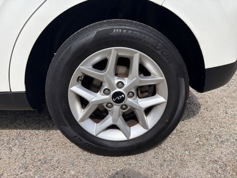 Used 2025 Kia Soul LX w/ LX Technology Package FWD image 28