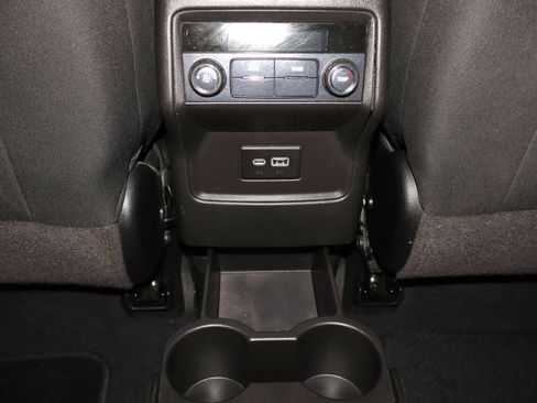 Used 2023 GMC Acadia SLE image 38