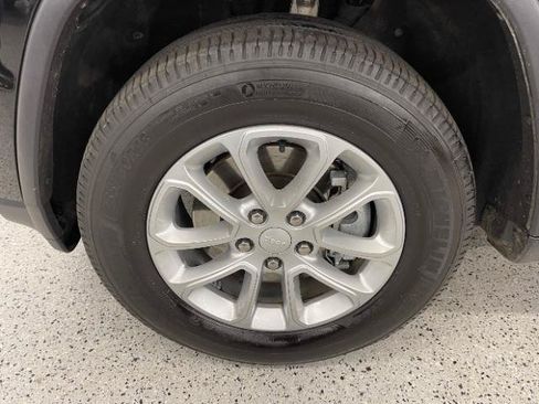 Used 2021 Jeep Grand Cherokee Laredo AWD/4WD image 40