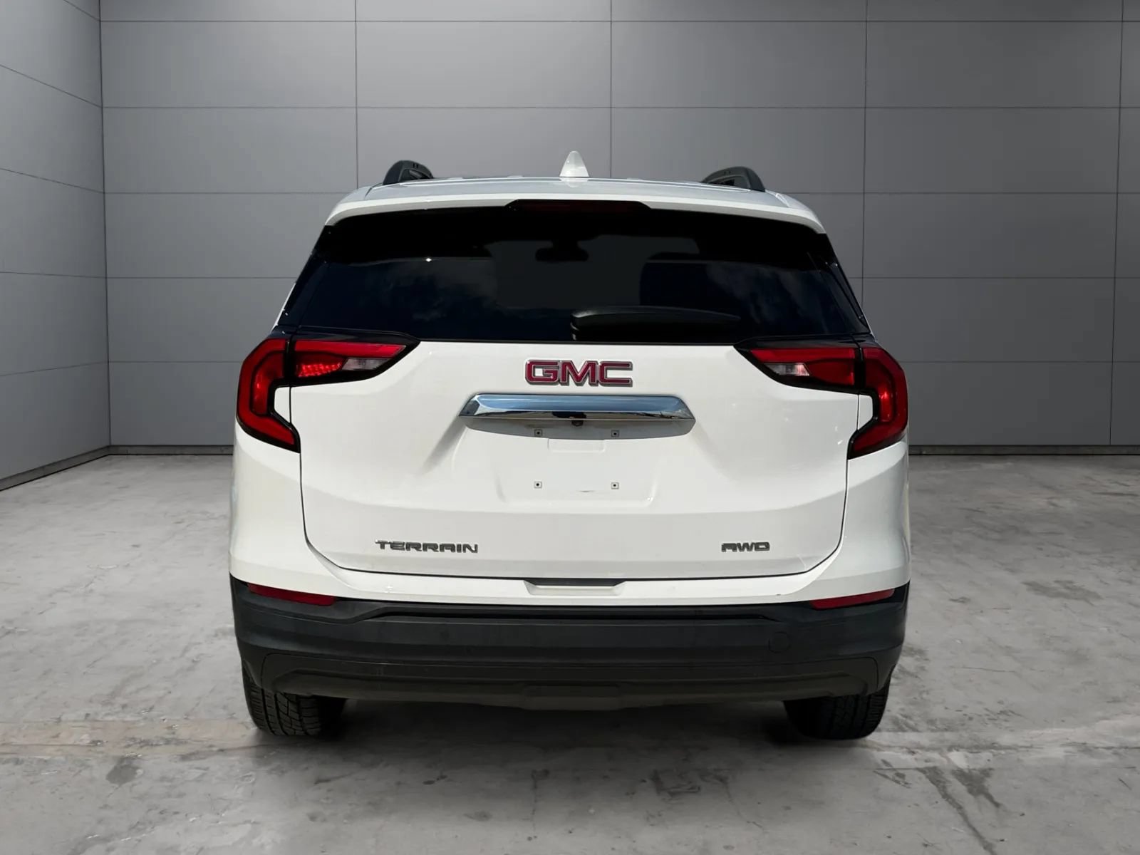 Used 2020 GMC Terrain SLE w/ Driver Convenience Package AWD/4WD image 11