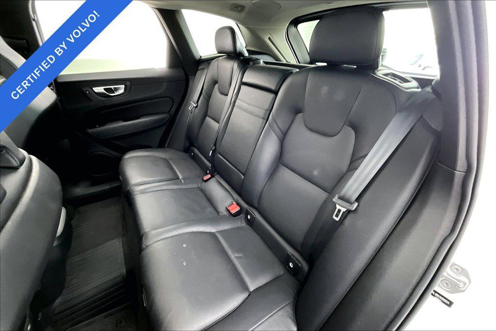 Used 2022 Volvo XC60 B5 Momentum w/ Climate Package AWD/4WD image 31