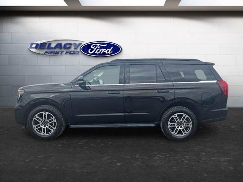 Used 2025 Ford Expedition Active image 2