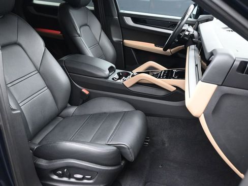 Certified 2024 Porsche Cayenne Coupe AWD/4WD image 11