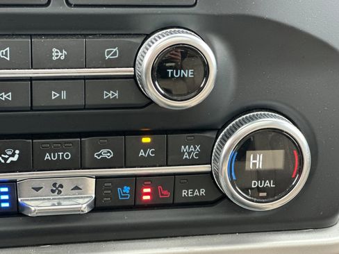 Used 2023 Ford Expedition Limited image 31