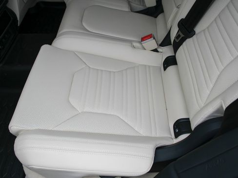 Used 2025 Lamborghini Urus SE image 27