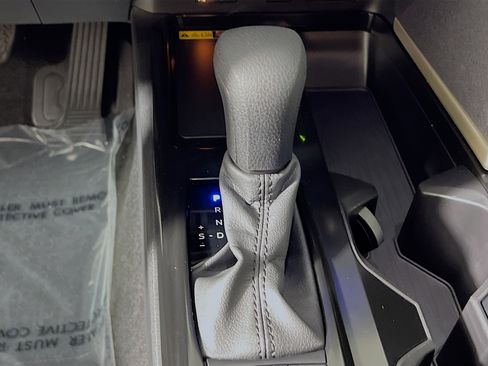 Used 2025 Toyota Camry LE w/ Convenience Package image 24