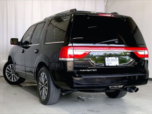Used 2017 Lincoln Navigator Select RWD image 9