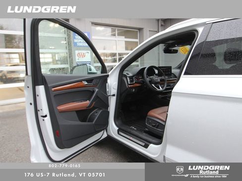 Used 2023 Audi Q5 2.0T Premium w/ Convenience Package image 11