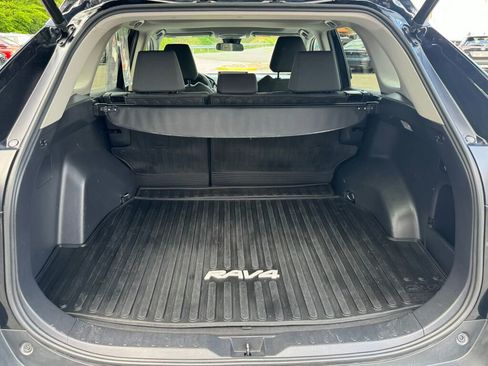 Used 2021 Toyota RAV4 XLE w/ Convenience Package AWD/4WD image 17